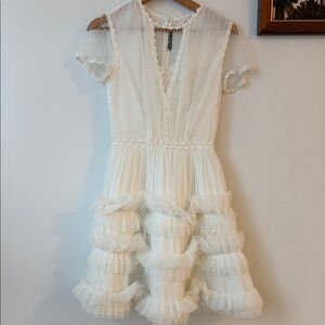 Isabel Garcia Elegant White Ruffled Dress